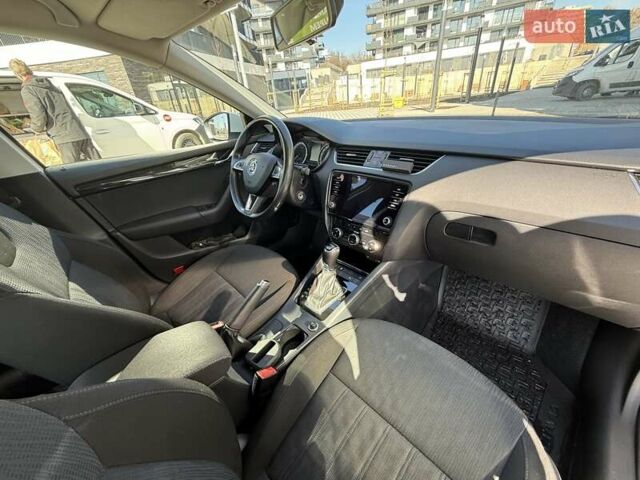 Белый Шкода Октавия, объемом двигателя 2 л и пробегом 220 тыс. км за 15999 $, фото 94 на Automoto.ua