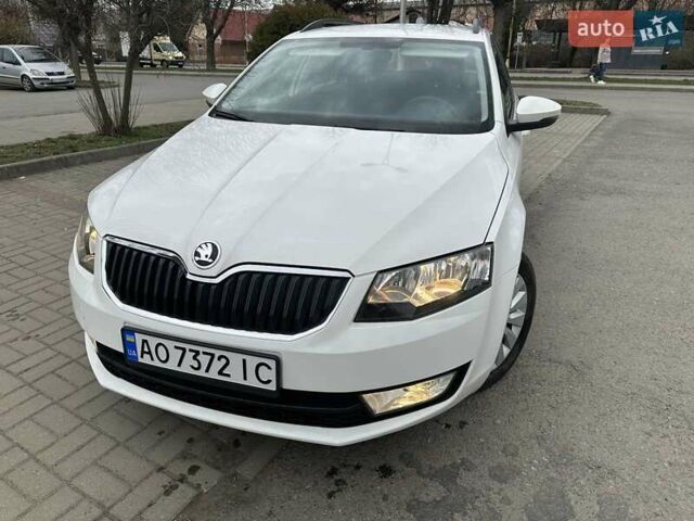 Білий Шкода Октавія, об'ємом двигуна 1.6 л та пробігом 155 тис. км за 12300 $, фото 4 на Automoto.ua