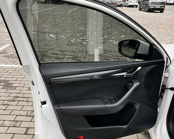 Білий Шкода Октавія, об'ємом двигуна 1.97 л та пробігом 241 тис. км за 15950 $, фото 29 на Automoto.ua