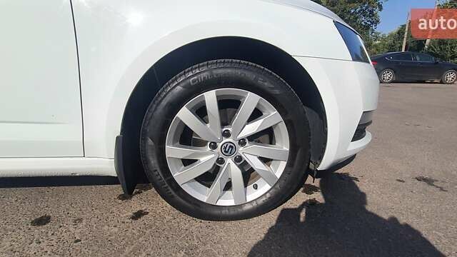Білий Шкода Октавія, об'ємом двигуна 1.6 л та пробігом 197 тис. км за 14800 $, фото 46 на Automoto.ua