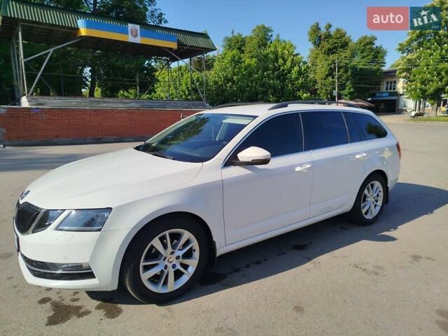 Білий Шкода Октавія, об'ємом двигуна 1.6 л та пробігом 304 тис. км за 11500 $, фото 11 на Automoto.ua
