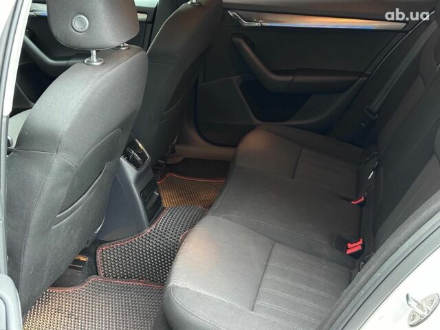 Белый Шкода Октавия, объемом двигателя 1.6 л и пробегом 212 тыс. км за 15340 $, фото 12 на Automoto.ua