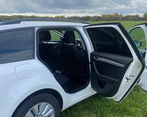 Білий Шкода Октавія, об'ємом двигуна 1.6 л та пробігом 193 тис. км за 12300 $, фото 8 на Automoto.ua