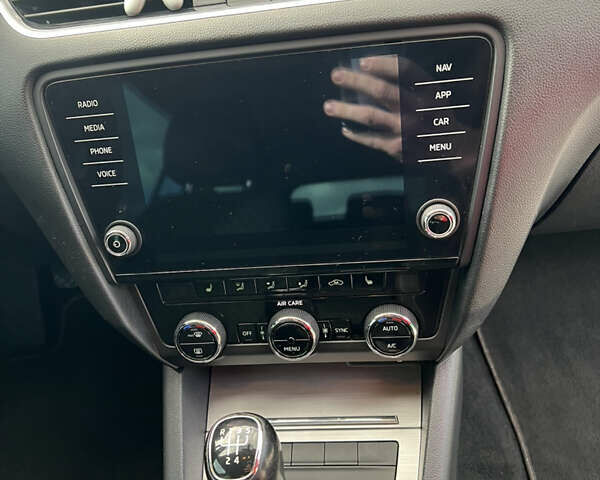 Білий Шкода Октавія, об'ємом двигуна 1.6 л та пробігом 195 тис. км за 14800 $, фото 20 на Automoto.ua