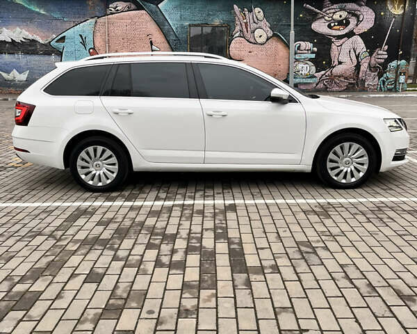 Білий Шкода Октавія, об'ємом двигуна 1.97 л та пробігом 241 тис. км за 15950 $, фото 1 на Automoto.ua