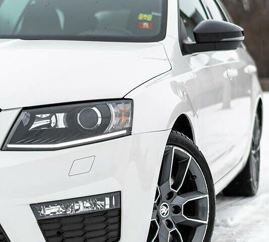 Белый Шкода Октавия, объемом двигателя 2 л и пробегом 260 тыс. км за 13000 $, фото 1 на Automoto.ua