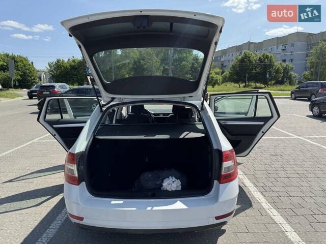 Белый Шкода Октавия, объемом двигателя 1.6 л и пробегом 260 тыс. км за 12800 $, фото 14 на Automoto.ua