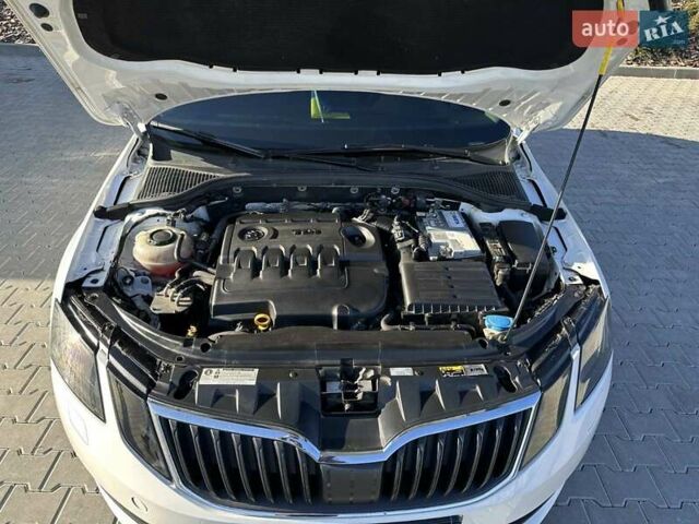 Белый Шкода Октавия, объемом двигателя 1.6 л и пробегом 198 тыс. км за 13500 $, фото 14 на Automoto.ua