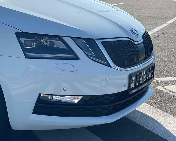Белый Шкода Октавия, объемом двигателя 2 л и пробегом 220 тыс. км за 16200 $, фото 147 на Automoto.ua