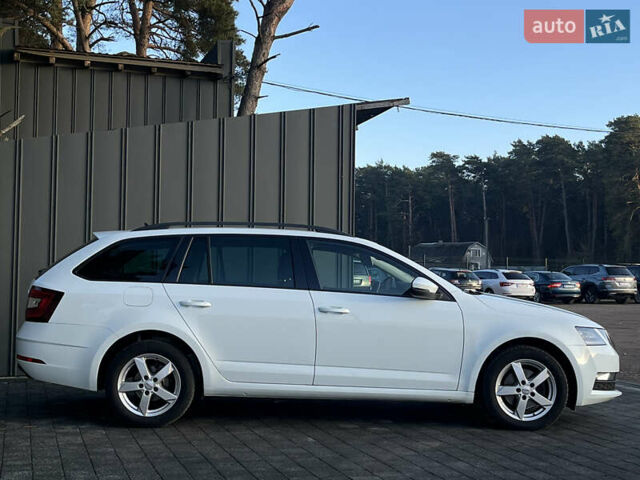 Белый Шкода Октавия, объемом двигателя 1.97 л и пробегом 250 тыс. км за 12500 $, фото 5 на Automoto.ua