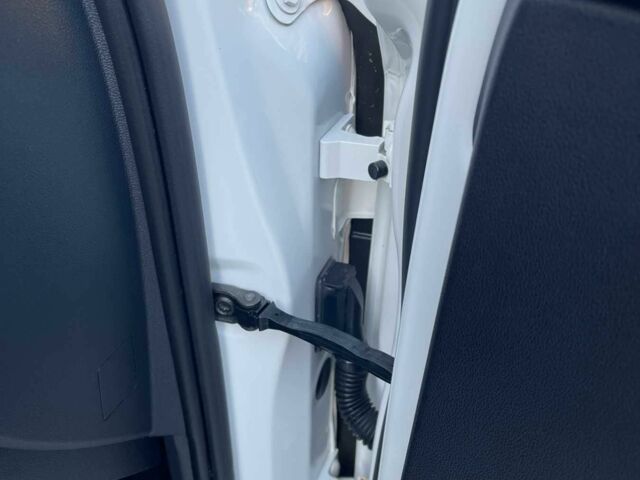 Белый Шкода Октавия, объемом двигателя 1.6 л и пробегом 208 тыс. км за 11699 $, фото 14 на Automoto.ua