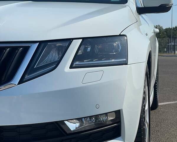 Белый Шкода Октавия, объемом двигателя 2 л и пробегом 220 тыс. км за 16200 $, фото 148 на Automoto.ua