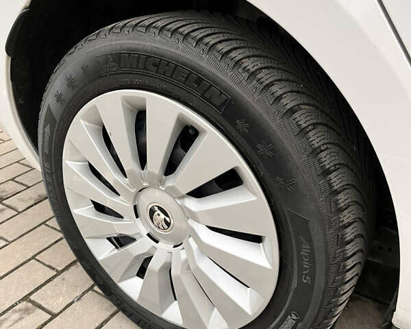 Білий Шкода Октавія, об'ємом двигуна 1.97 л та пробігом 241 тис. км за 15950 $, фото 41 на Automoto.ua