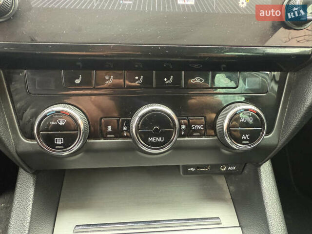 Белый Шкода Октавия, объемом двигателя 1.6 л и пробегом 218 тыс. км за 12950 $, фото 19 на Automoto.ua