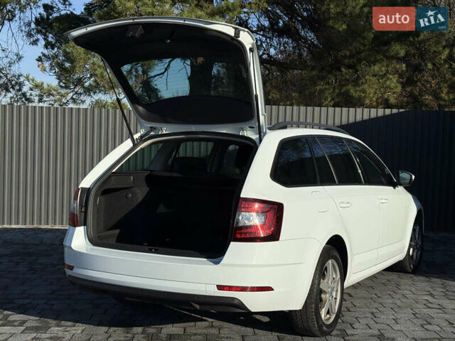 Білий Шкода Октавія, об'ємом двигуна 1.97 л та пробігом 250 тис. км за 13300 $, фото 17 на Automoto.ua