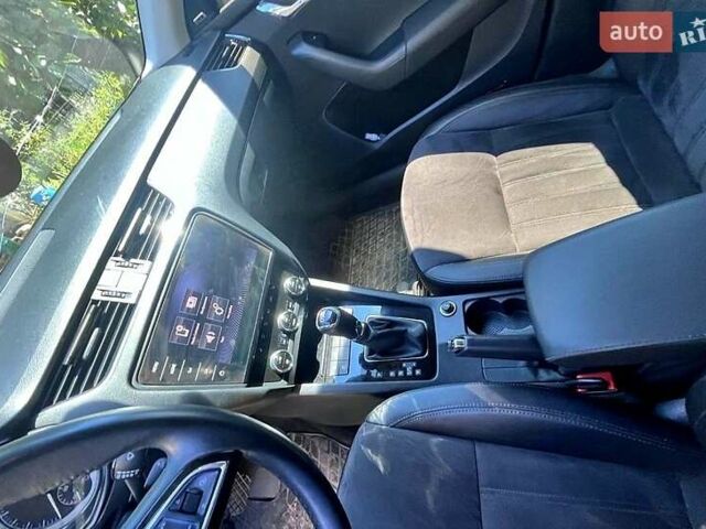 Белый Шкода Октавия, объемом двигателя 2 л и пробегом 163 тыс. км за 17500 $, фото 3 на Automoto.ua
