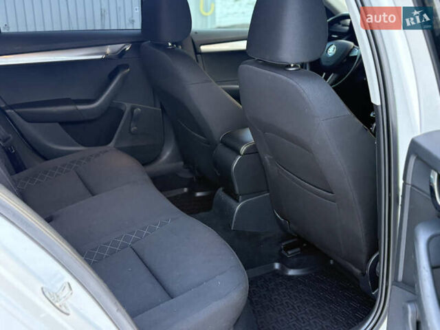 Білий Шкода Октавія, об'ємом двигуна 1.6 л та пробігом 290 тис. км за 11300 $, фото 33 на Automoto.ua