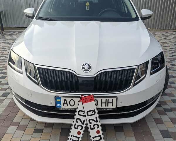 Белый Шкода Октавия, объемом двигателя 0 л и пробегом 260 тыс. км за 16999 $, фото 4 на Automoto.ua