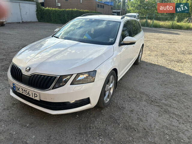 Белый Шкода Октавия, объемом двигателя 1.6 л и пробегом 200 тыс. км за 13700 $, фото 37 на Automoto.ua