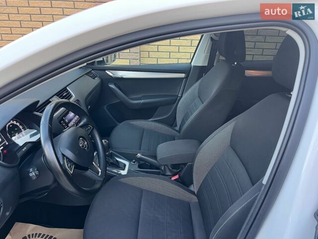 Белый Шкода Октавия, объемом двигателя 1.6 л и пробегом 184 тыс. км за 13999 $, фото 16 на Automoto.ua