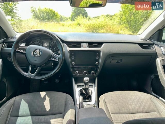 Білий Шкода Октавія, об'ємом двигуна 1.6 л та пробігом 320 тис. км за 10500 $, фото 4 на Automoto.ua