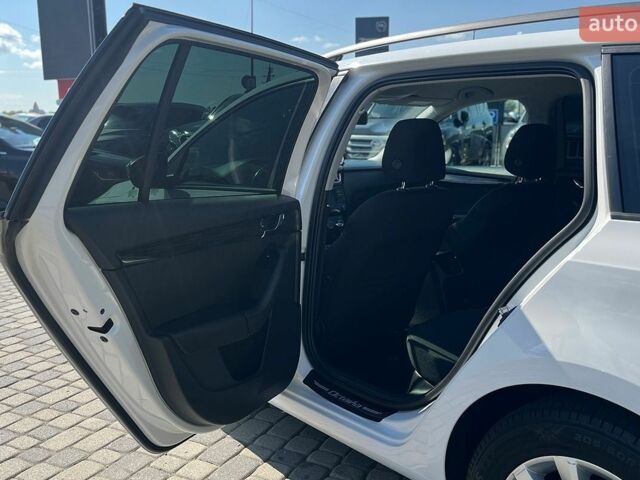 Білий Шкода Октавія, об'ємом двигуна 1.6 л та пробігом 260 тис. км за 12300 $, фото 28 на Automoto.ua