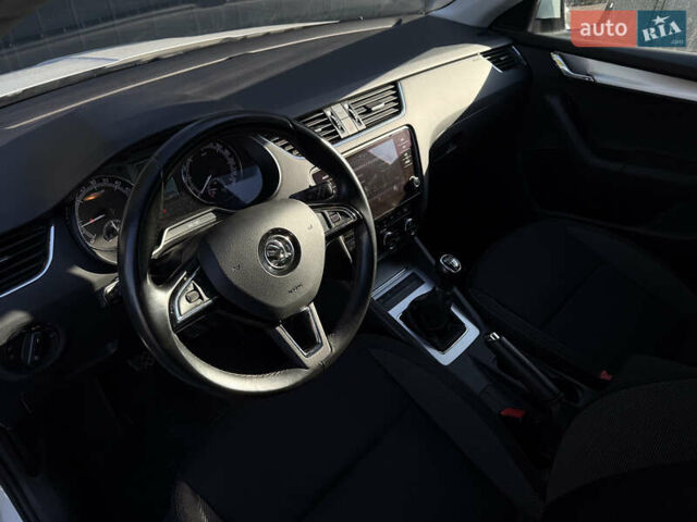 Білий Шкода Октавія, об'ємом двигуна 1.97 л та пробігом 250 тис. км за 13300 $, фото 28 на Automoto.ua