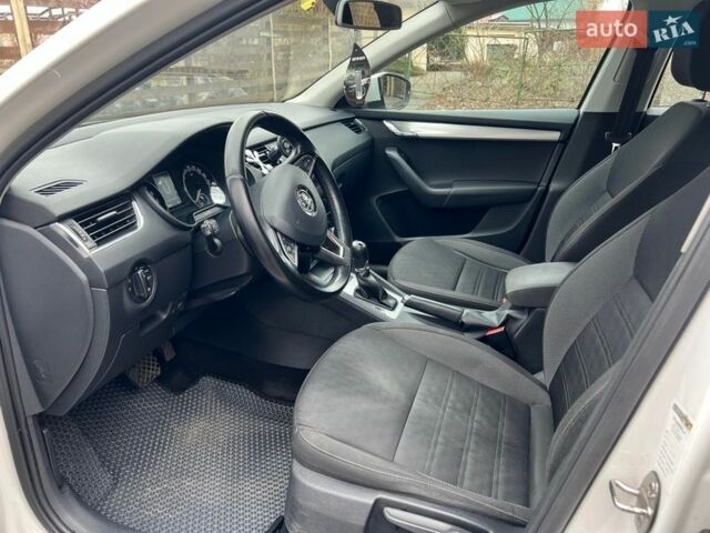 Белый Шкода Октавия, объемом двигателя 1.6 л и пробегом 306 тыс. км за 15490 $, фото 10 на Automoto.ua