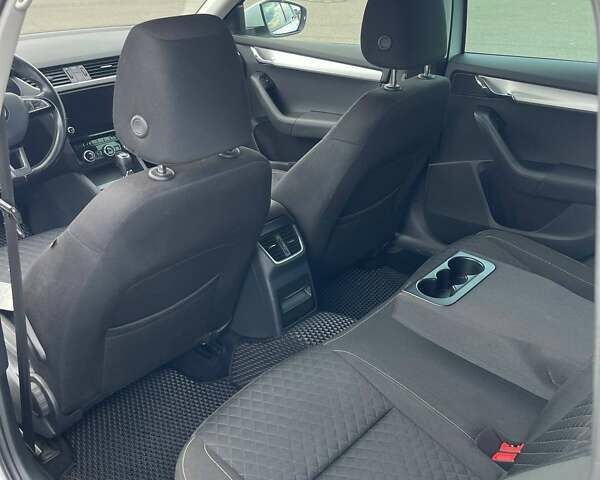 Белый Шкода Октавия, объемом двигателя 2 л и пробегом 220 тыс. км за 16200 $, фото 34 на Automoto.ua