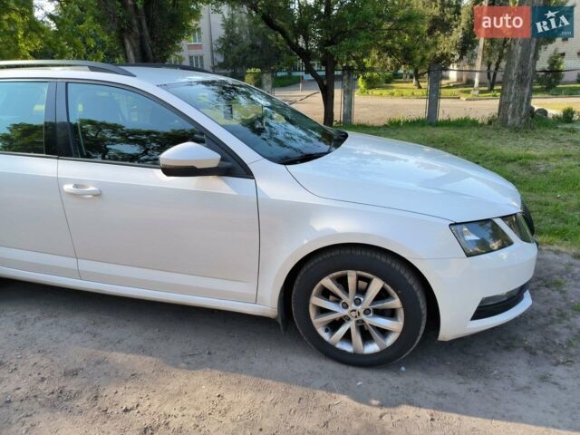 Белый Шкода Октавия, объемом двигателя 1.6 л и пробегом 275 тыс. км за 12000 $, фото 17 на Automoto.ua