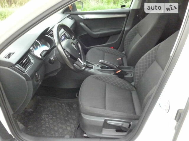 Белый Шкода Октавия, объемом двигателя 1.6 л и пробегом 192 тыс. км за 12850 $, фото 6 на Automoto.ua