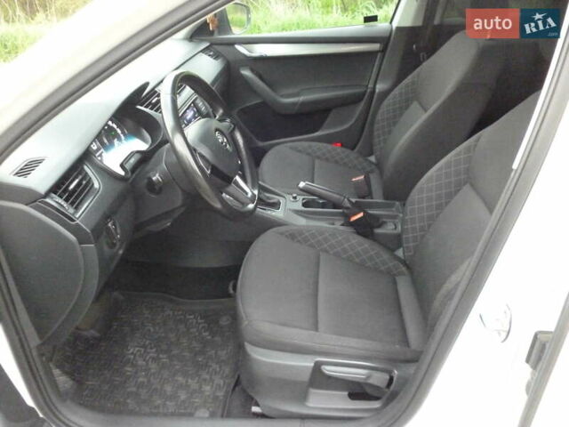 Белый Шкода Октавия, объемом двигателя 1.6 л и пробегом 198 тыс. км за 12850 $, фото 16 на Automoto.ua