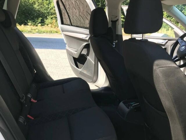 Білий Шкода Октавія, об'ємом двигуна 1.6 л та пробігом 284 тис. км за 13000 $, фото 24 на Automoto.ua