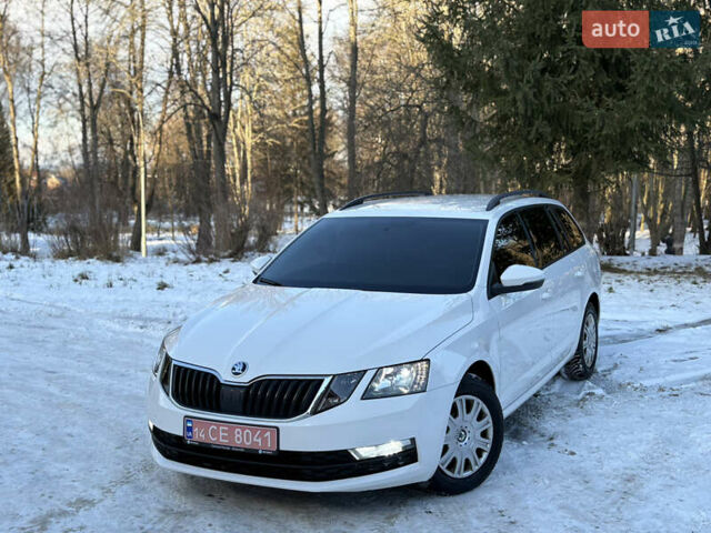 Білий Шкода Октавія, об'ємом двигуна 1.6 л та пробігом 290 тис. км за 11300 $, фото 1 на Automoto.ua