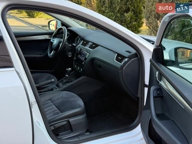 Белый Шкода Октавия, объемом двигателя 1.6 л и пробегом 259 тыс. км за 13750 $, фото 4 на Automoto.ua