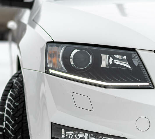 Белый Шкода Октавия, объемом двигателя 2 л и пробегом 260 тыс. км за 13000 $, фото 16 на Automoto.ua