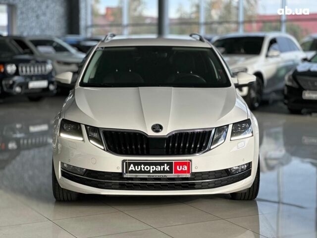 Белый Шкода Октавия, объемом двигателя 1.6 л и пробегом 212 тыс. км за 15340 $, фото 1 на Automoto.ua