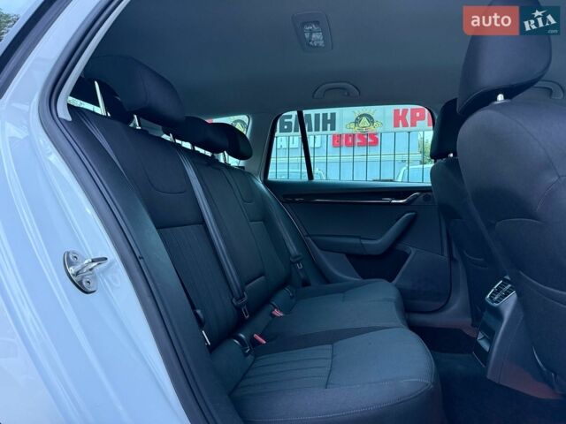 Белый Шкода Октавия, объемом двигателя 1.4 л и пробегом 165 тыс. км за 12500 $, фото 35 на Automoto.ua