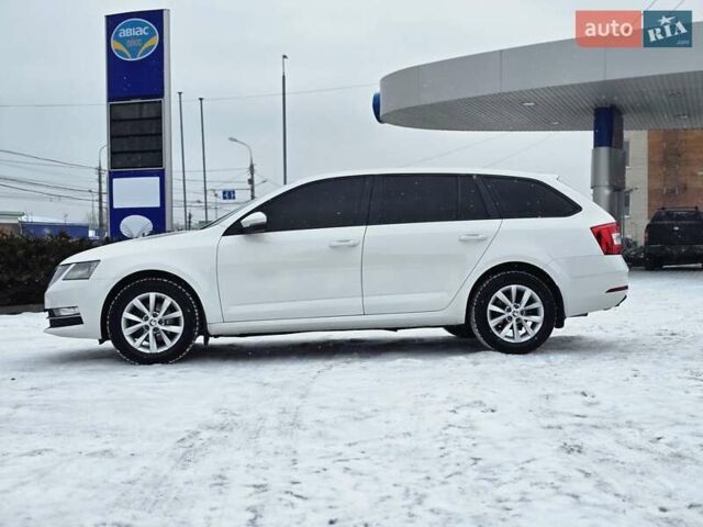Белый Шкода Октавия, объемом двигателя 1.97 л и пробегом 298 тыс. км за 12500 $, фото 3 на Automoto.ua