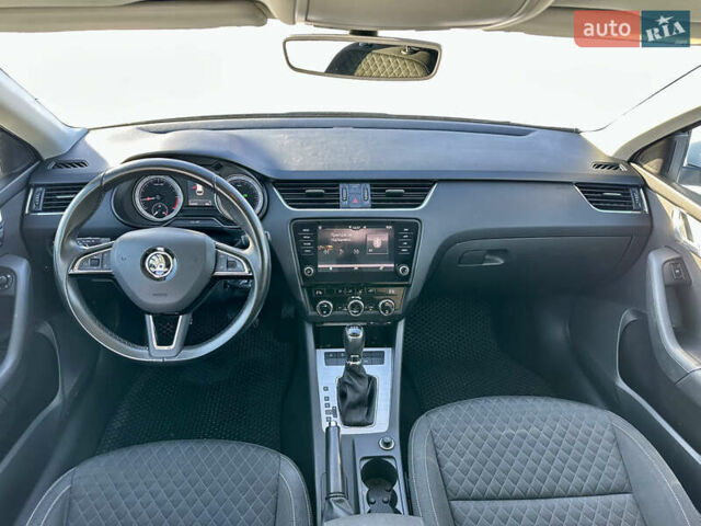 Білий Шкода Октавія, об'ємом двигуна 1.6 л та пробігом 256 тис. км за 14000 $, фото 12 на Automoto.ua