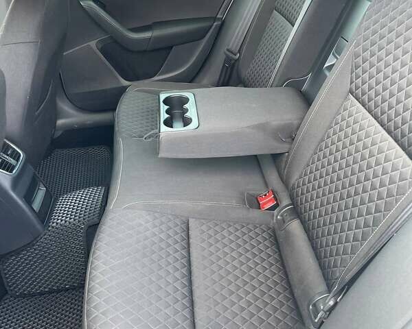 Белый Шкода Октавия, объемом двигателя 2 л и пробегом 220 тыс. км за 16200 $, фото 31 на Automoto.ua