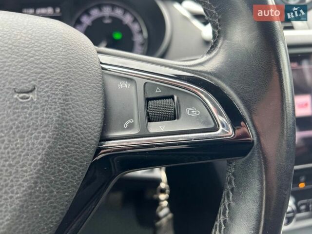 Белый Шкода Октавия, объемом двигателя 1.6 л и пробегом 306 тыс. км за 15490 $, фото 14 на Automoto.ua