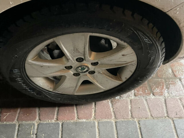 Білий Шкода Октавія, об'ємом двигуна 1.6 л та пробігом 201 тис. км за 12300 $, фото 11 на Automoto.ua