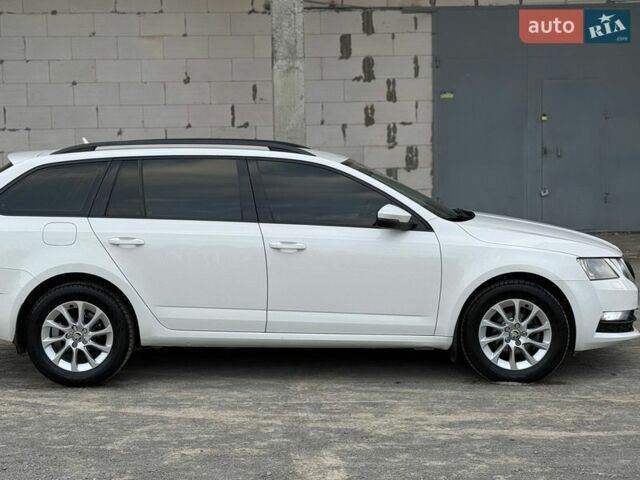 Білий Шкода Октавія, об'ємом двигуна 1.6 л та пробігом 290 тис. км за 11999 $, фото 12 на Automoto.ua