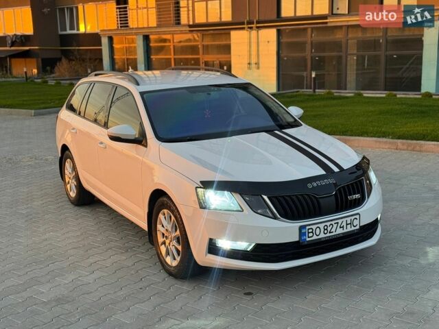 Білий Шкода Октавія, об'ємом двигуна 1.6 л та пробігом 293 тис. км за 12999 $, фото 4 на Automoto.ua
