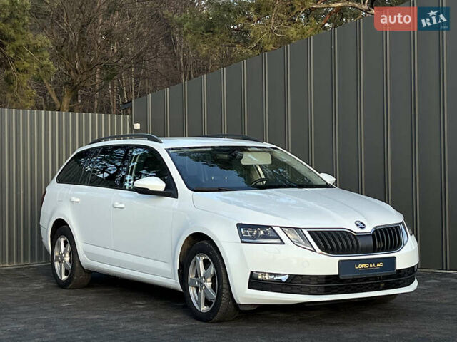 Белый Шкода Октавия, объемом двигателя 1.97 л и пробегом 250 тыс. км за 12500 $, фото 1 на Automoto.ua