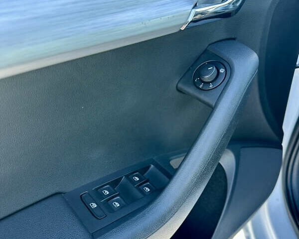 Білий Шкода Октавія, об'ємом двигуна 1.6 л та пробігом 256 тис. км за 14000 $, фото 19 на Automoto.ua