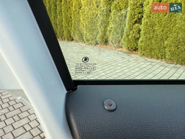 Белый Шкода Октавия, объемом двигателя 2 л и пробегом 183 тыс. км за 14300 $, фото 36 на Automoto.ua