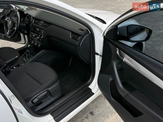 Білий Шкода Октавія, об'ємом двигуна 1.6 л та пробігом 290 тис. км за 11999 $, фото 28 на Automoto.ua