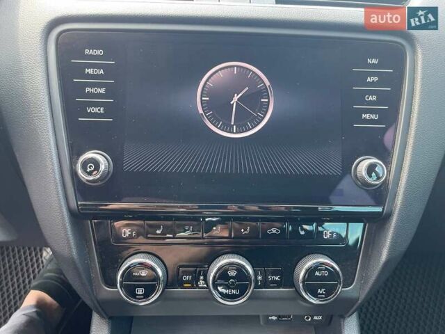 Белый Шкода Октавия, объемом двигателя 2 л и пробегом 220 тыс. км за 16200 $, фото 48 на Automoto.ua